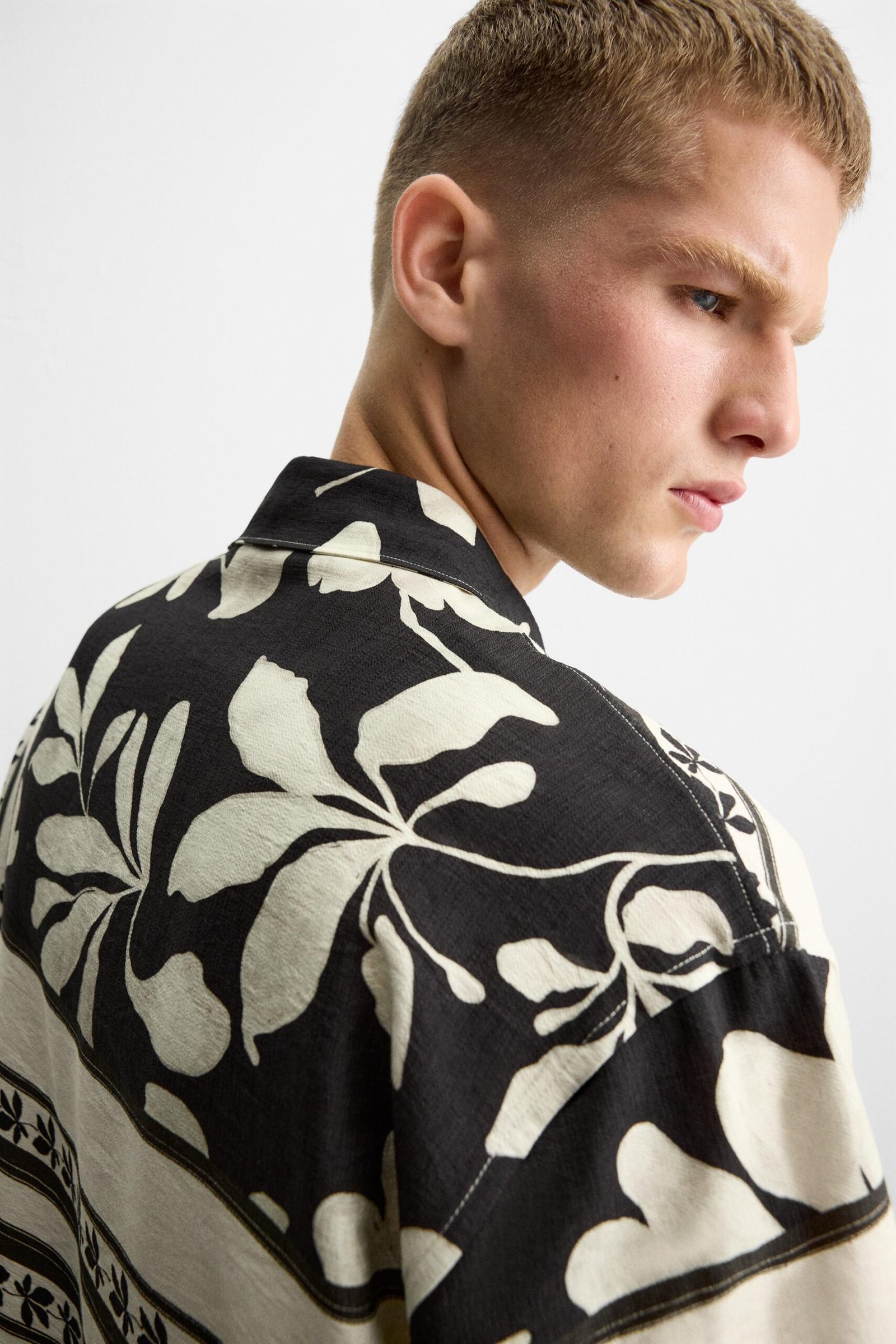 Short-Sleeved Shirt - Image 4